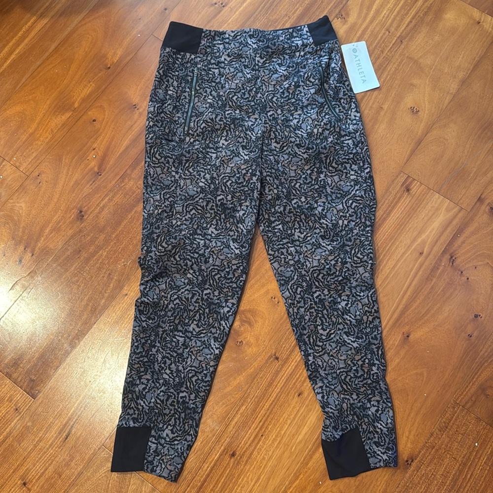 NWT Athleta Trekkie North Jogger Size 6 Retail $109